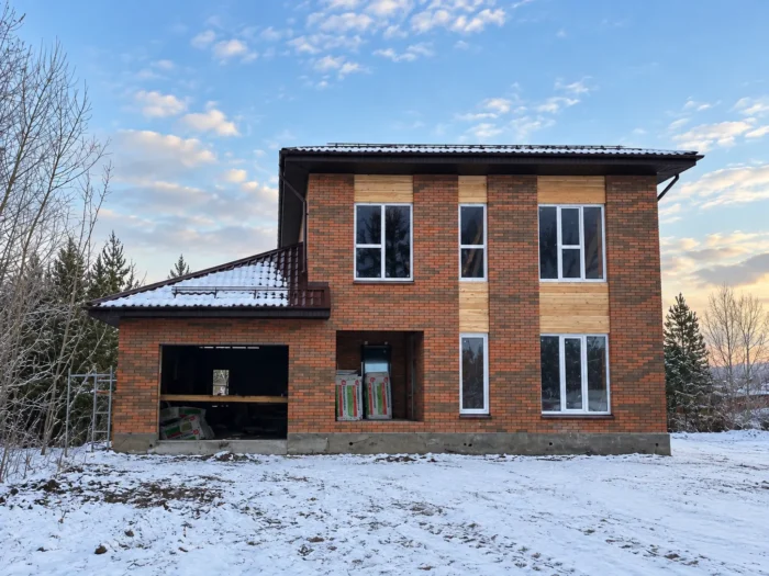 Кирпичный дом с утеплением и облицовкой